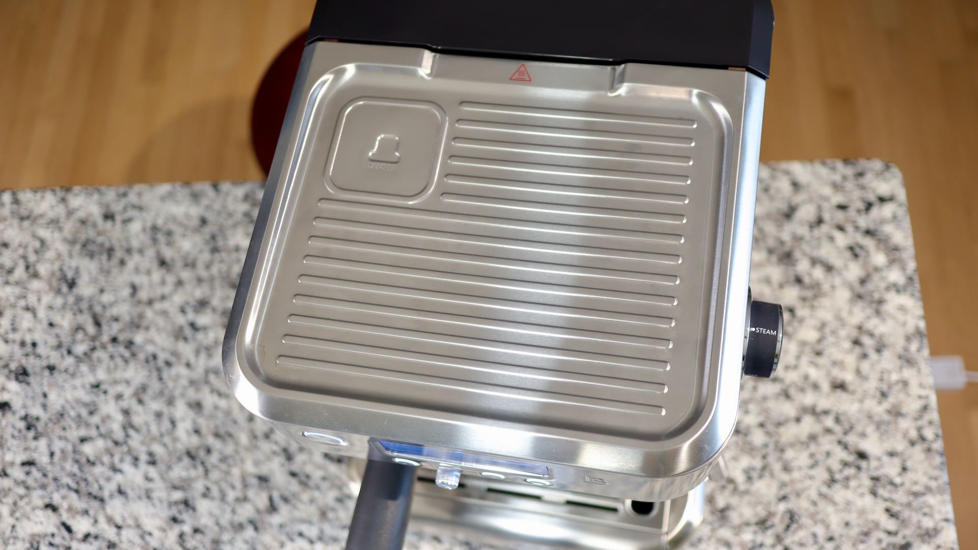 Top lid of the Casabrews Neutron Pro