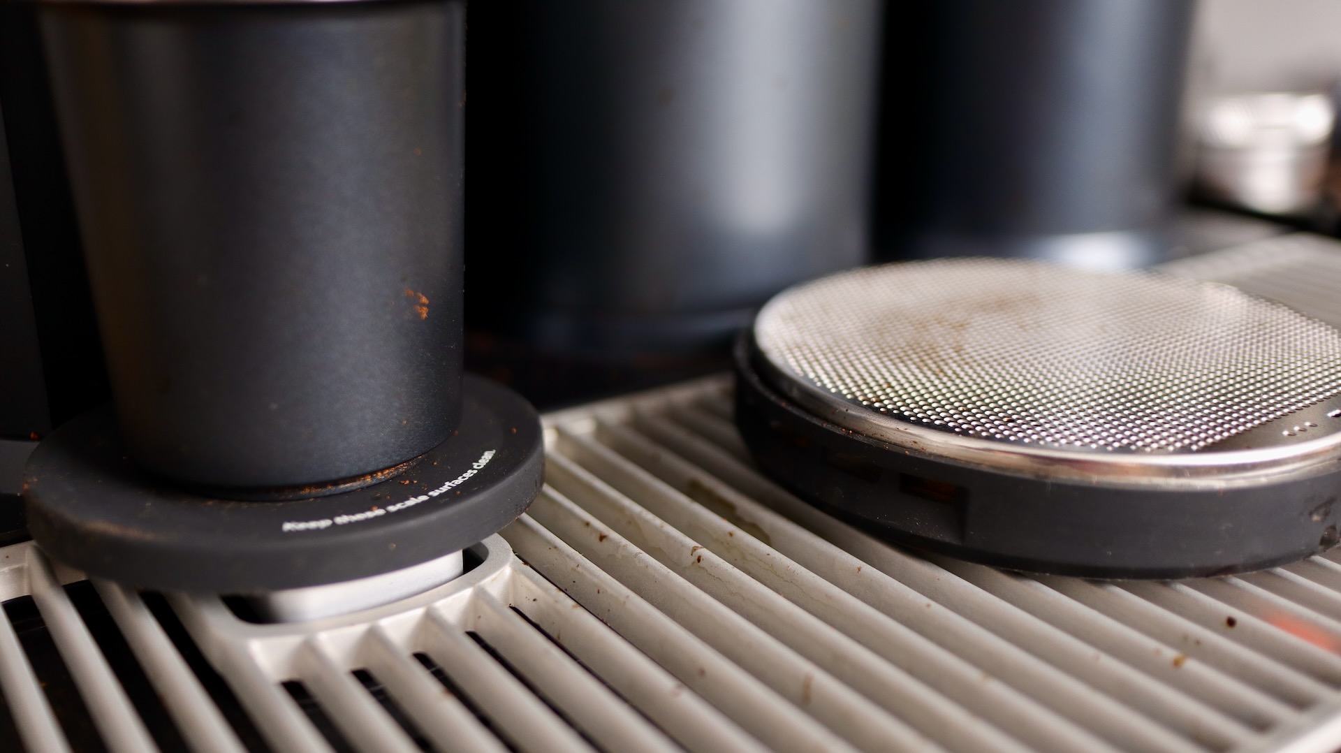 The Meraki espresso machine uses dual gravimetric scales