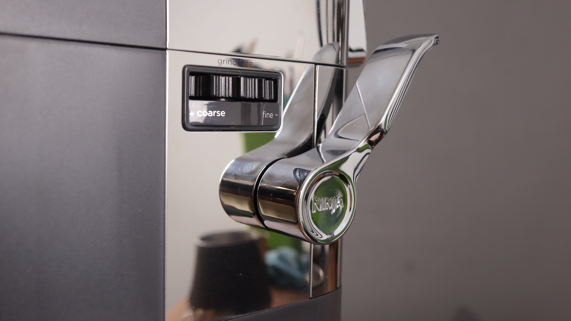 Metal tamper handle of the Ninja Luxe Cafe Pro ES701