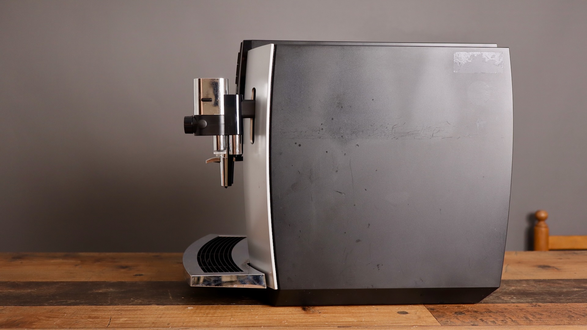 Left side of the Jura E8