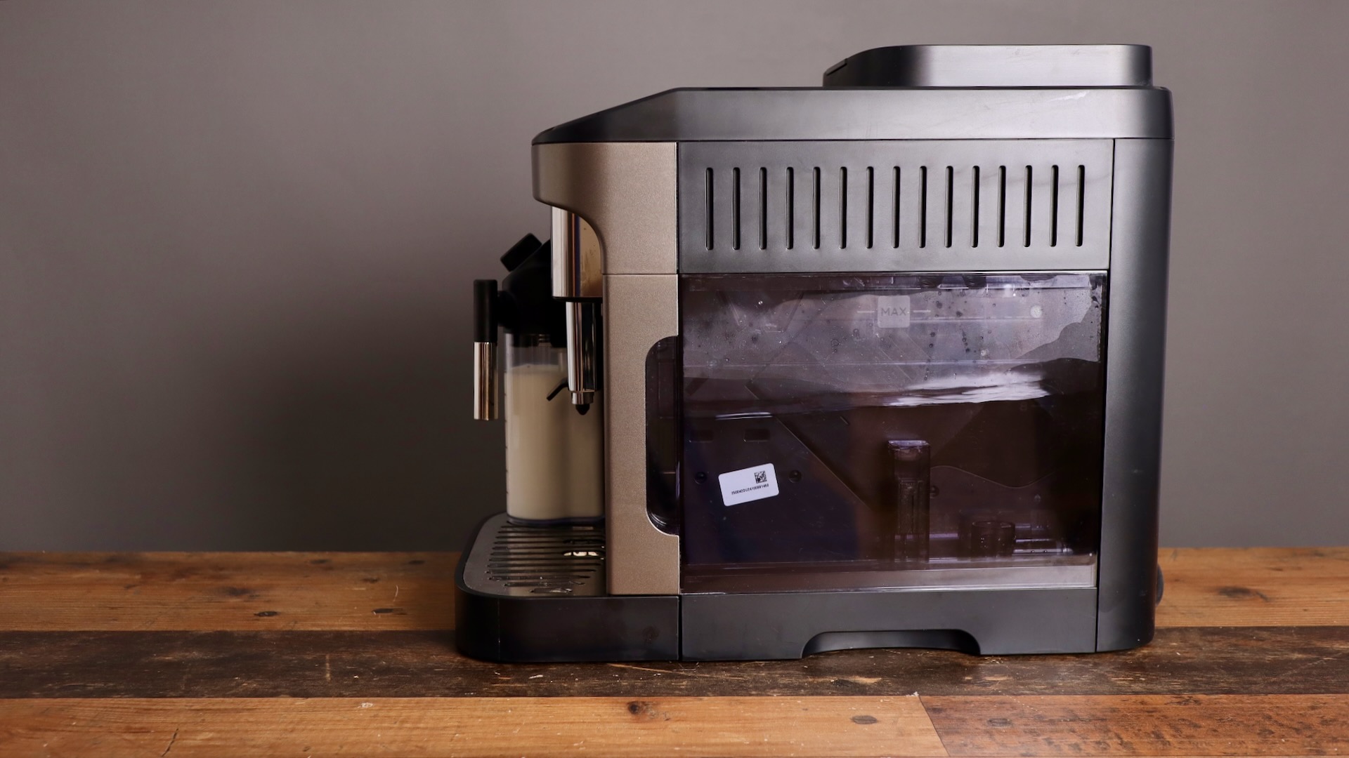 Right broadside view of the Magnifica Evo Next