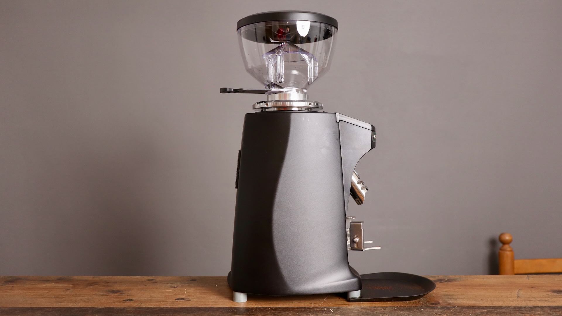 Mazzer Mini from the left side with curve