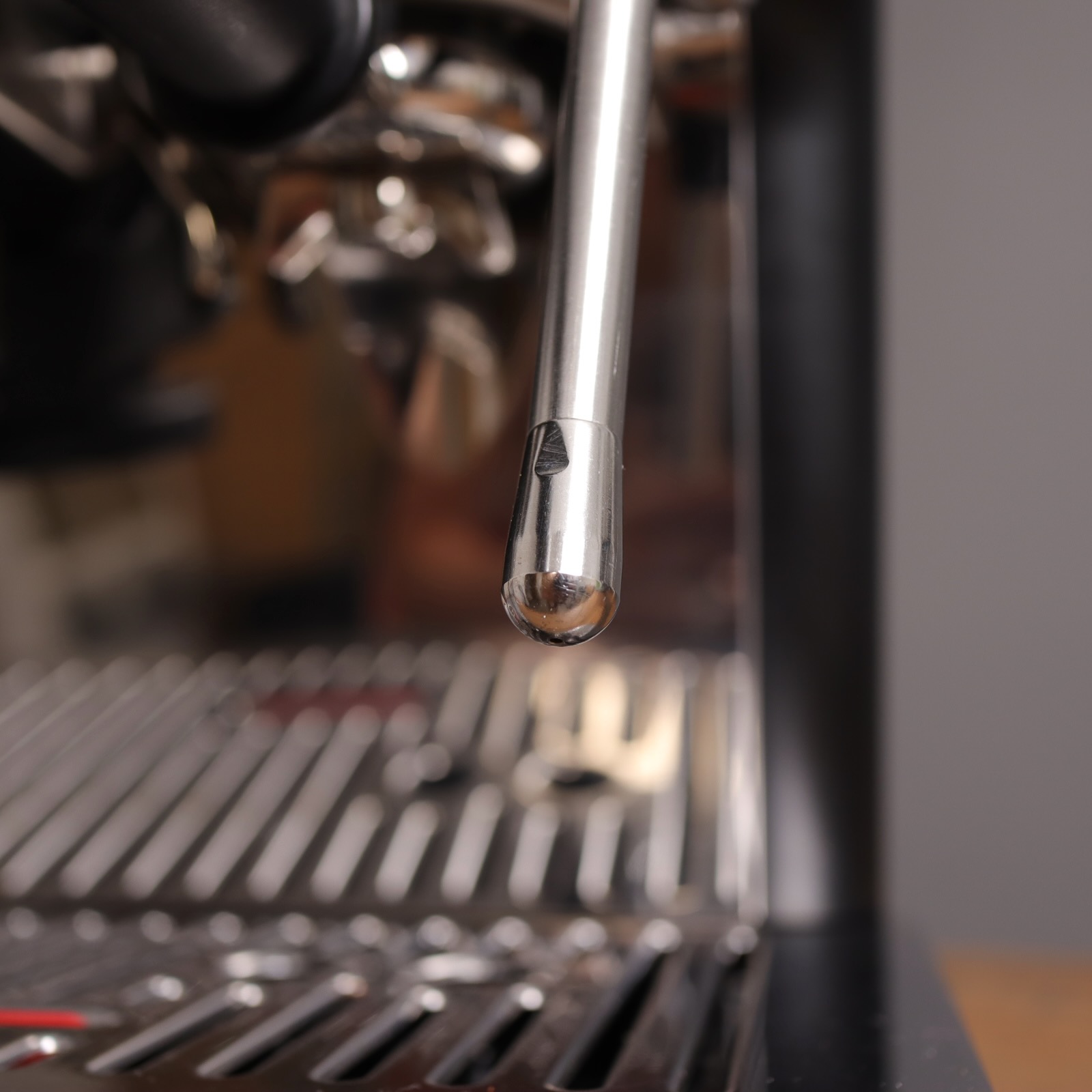 Steam wand tip on the Delonghi La Specialista Arte EC9155