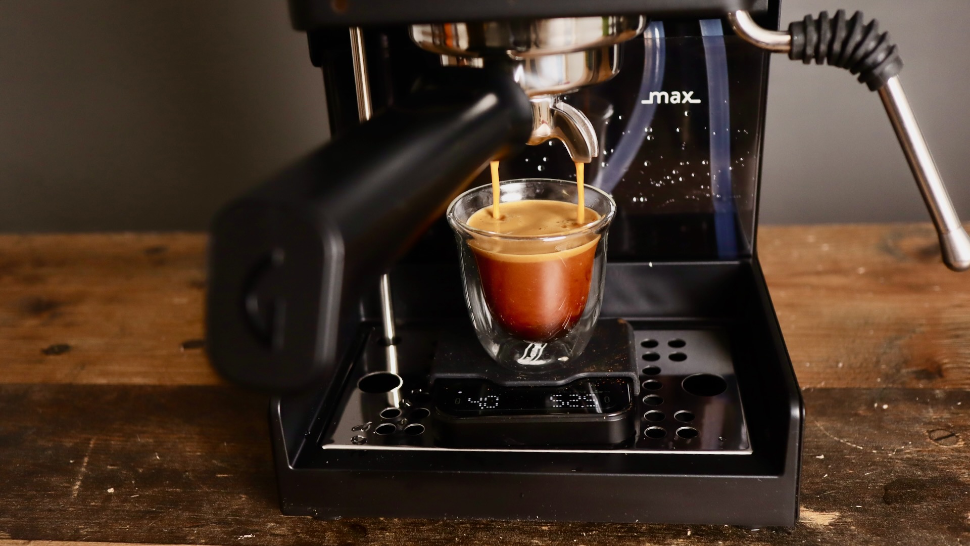 Gaggia Classic Up pulling an espresso with a BooKoo scale