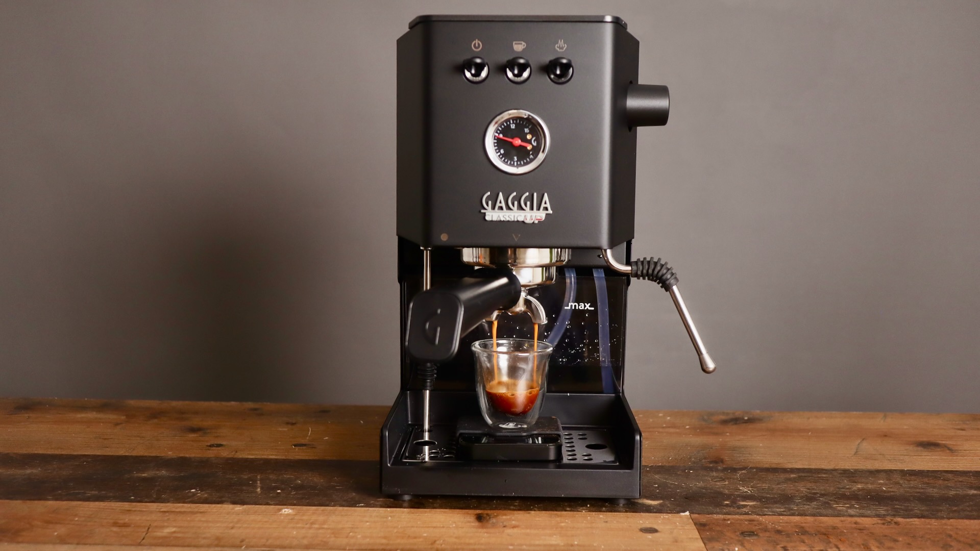 Front side of Gaggia Classic Up, pulling a shot