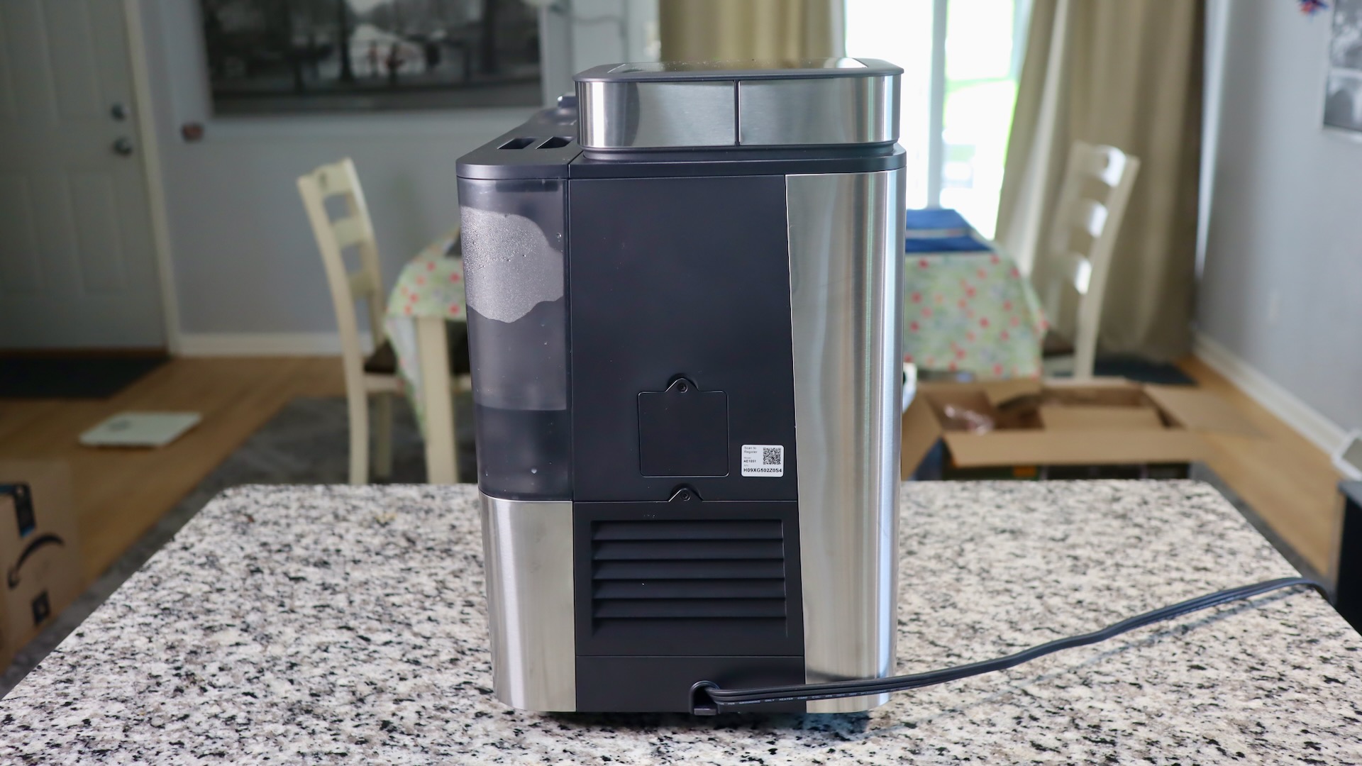 Rückseite des Ninja AutoBarista Pro mit Abluftventilator