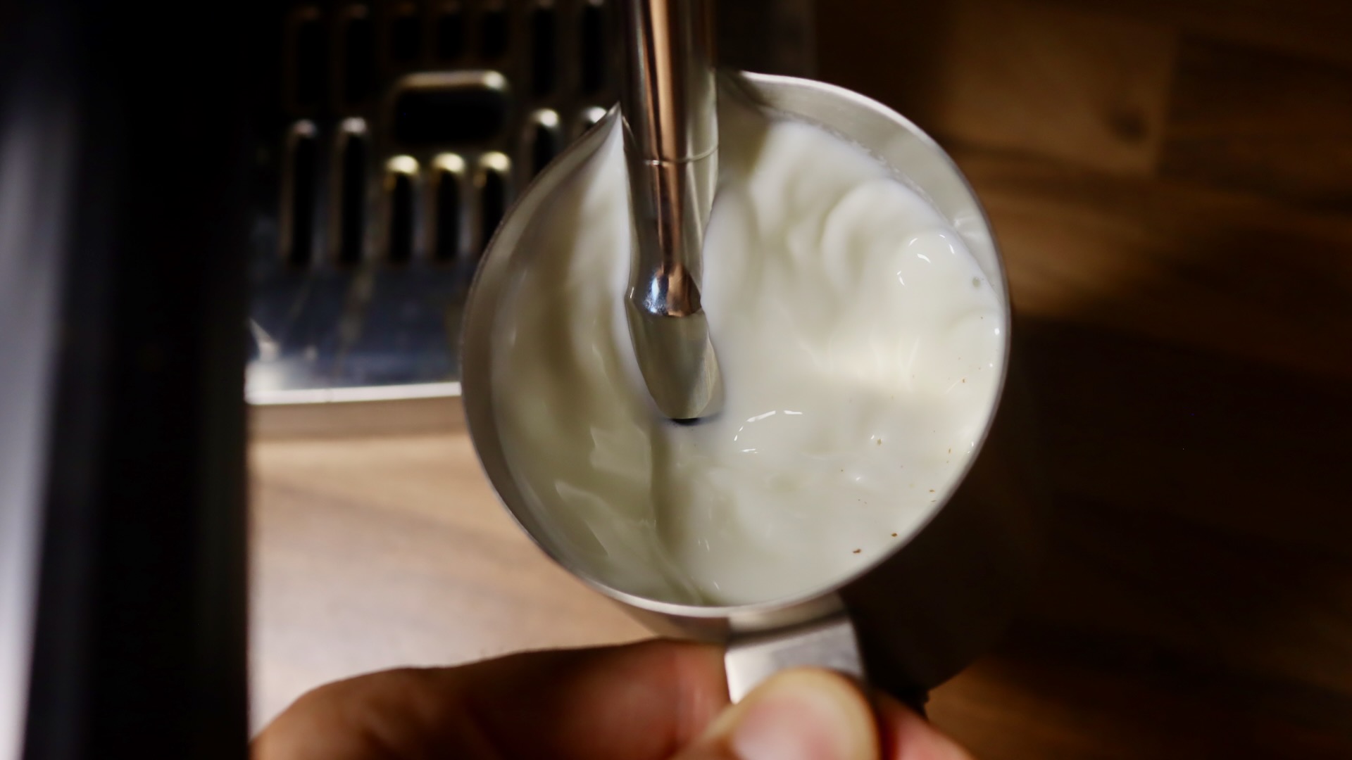 Powerful steam wand on the Luxe Cafe Mini Plus