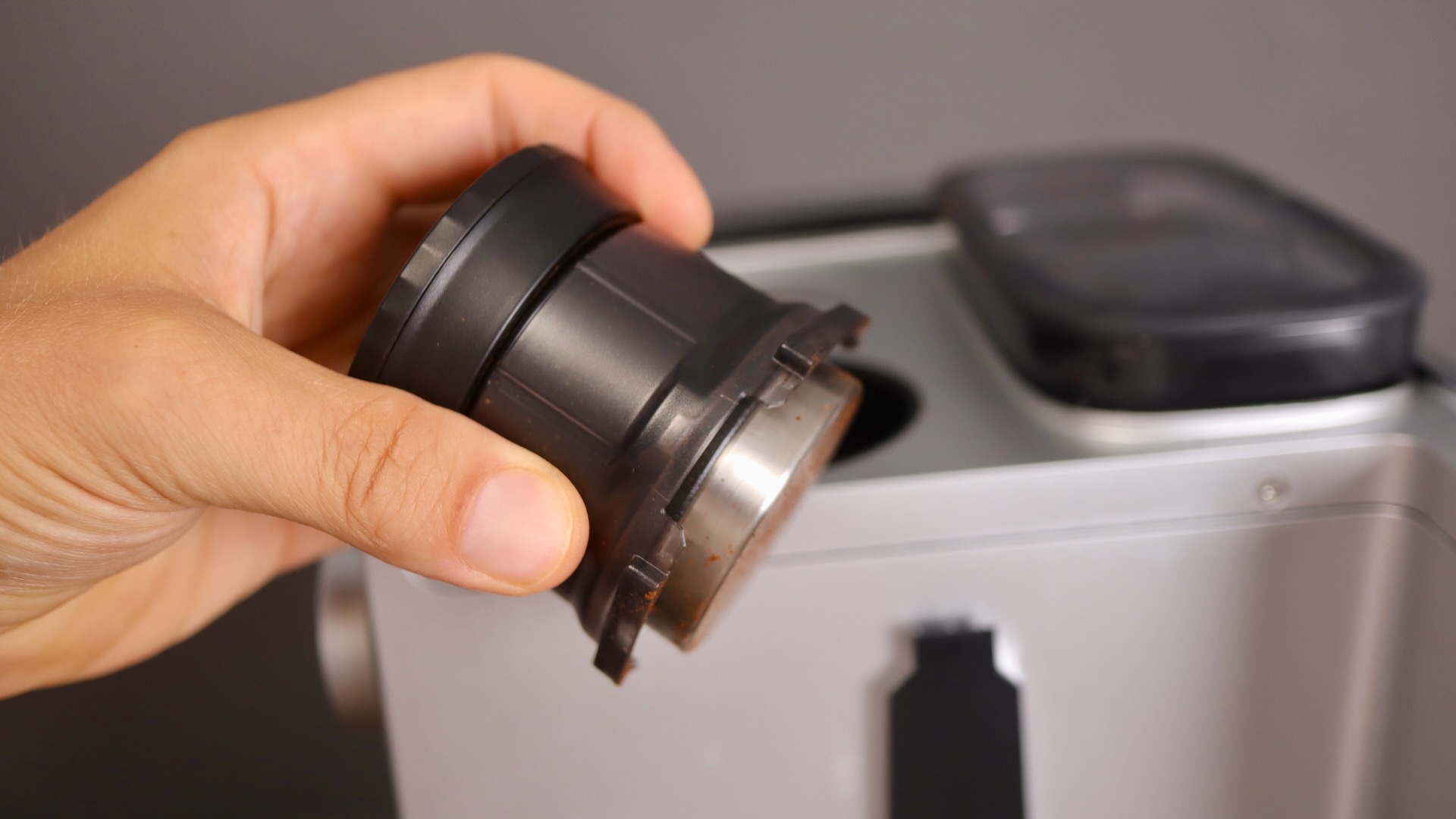 Tamper and funnel of the Ninja Luxe Cafe Mini Plus